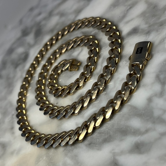10K Gold Wide Chunky Cuban Link Necklace about 9mm wide 22 inches long. Strong! - Picture 10 of 15
